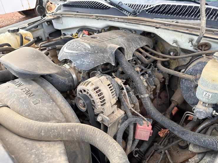 2002-chevrolet-1500-image-14
