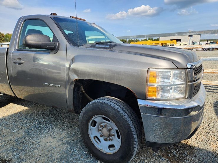 2014-chevrolet-2500-image-17