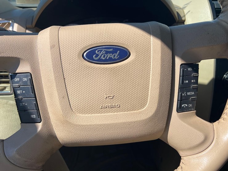 2011-ford-escape-image-14