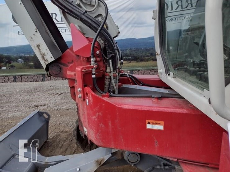 2023-takeuchi-tb280fr-image-26