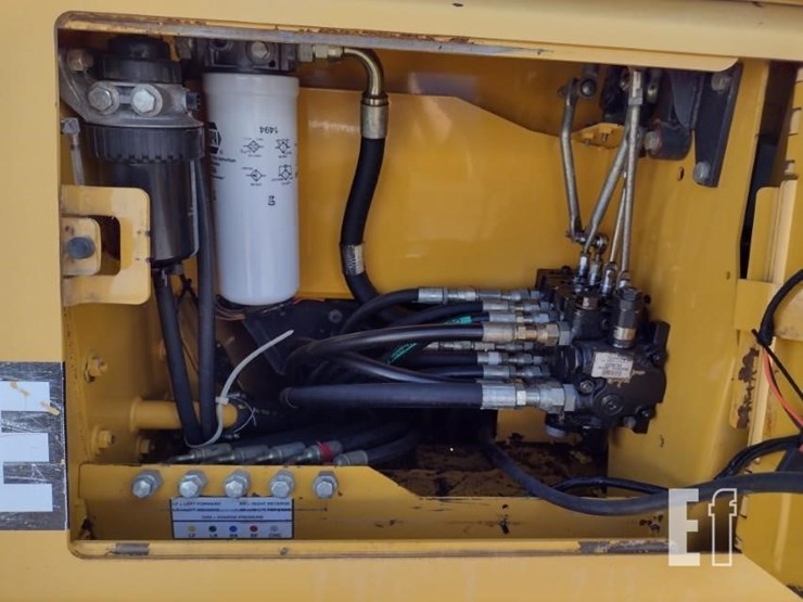 2000-deere-550h-lt-image-38