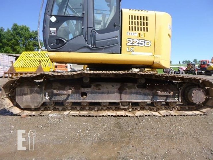2011-deere-225d-lc-image-15