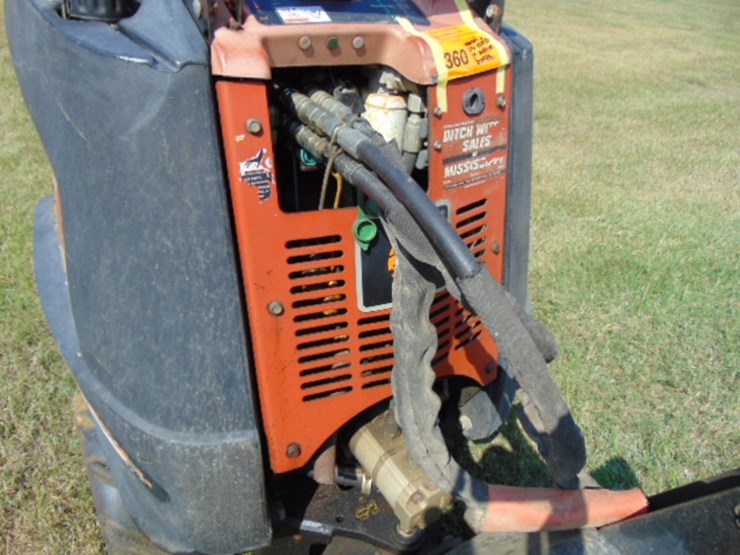 2011-ditch-witch-r230-image-7