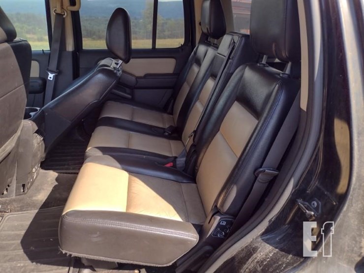 2010-ford-explorer-image-16