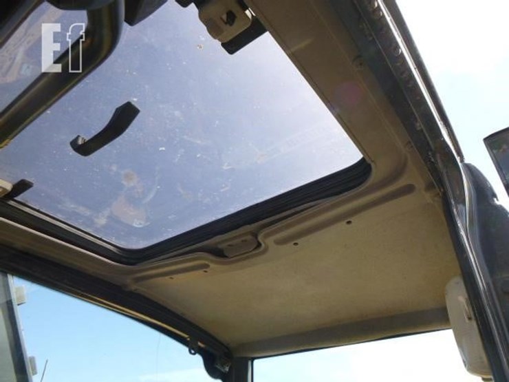 2011-deere-225d-lc-image-12