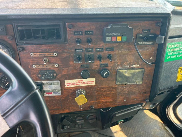 1999-peterbilt-378-image-24