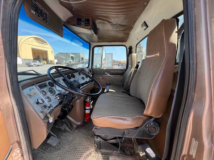 1995-ford-lt9000-image-31