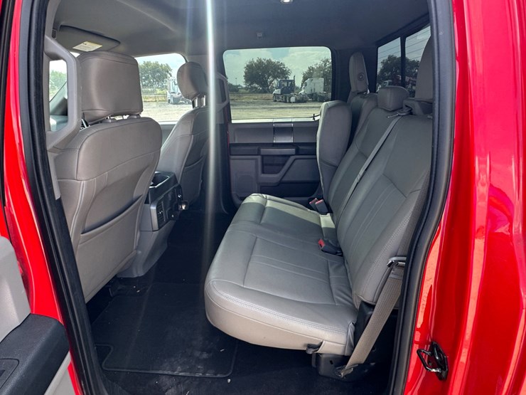 2019-ford-f150-xlt-image-11