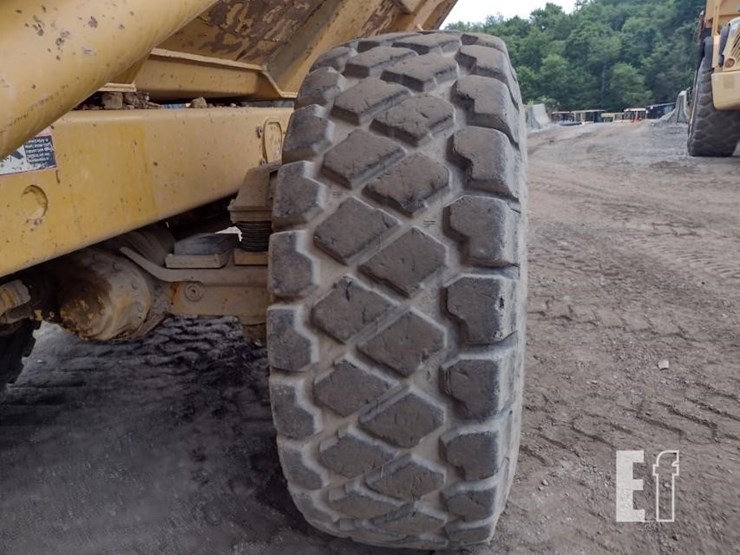 2005-deere-300d-image-21