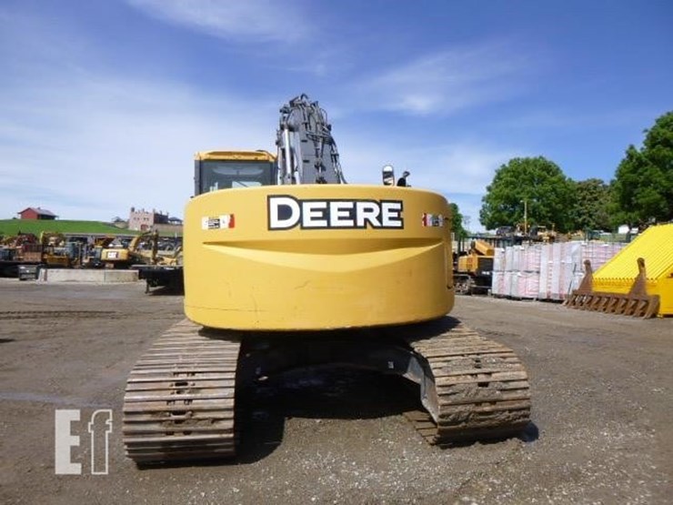 2011-deere-225d-lc-image-2