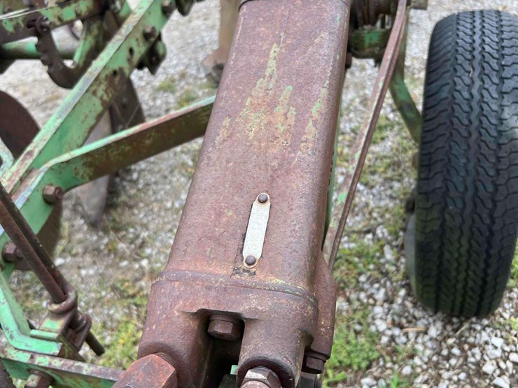 john-deere-model-555h-4btm-pull-type-plow-image-5