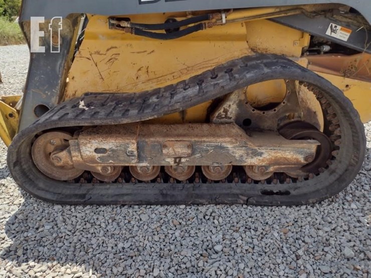 john-deere-329d-image-23