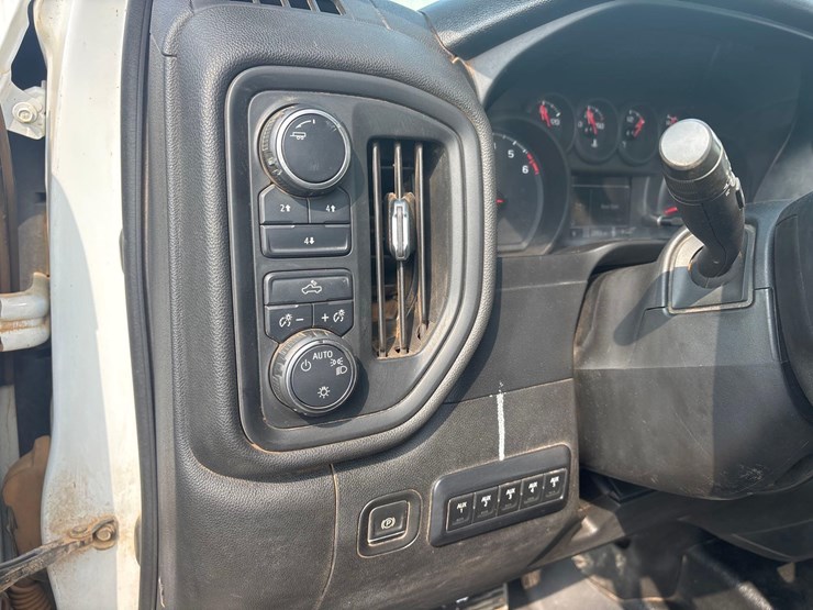 2021-chevrolet-silverado-3500hd-image-22