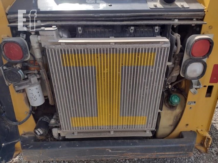 2022-deere-317g-image-37