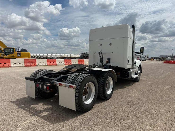 2018-kenworth-t880-image-4