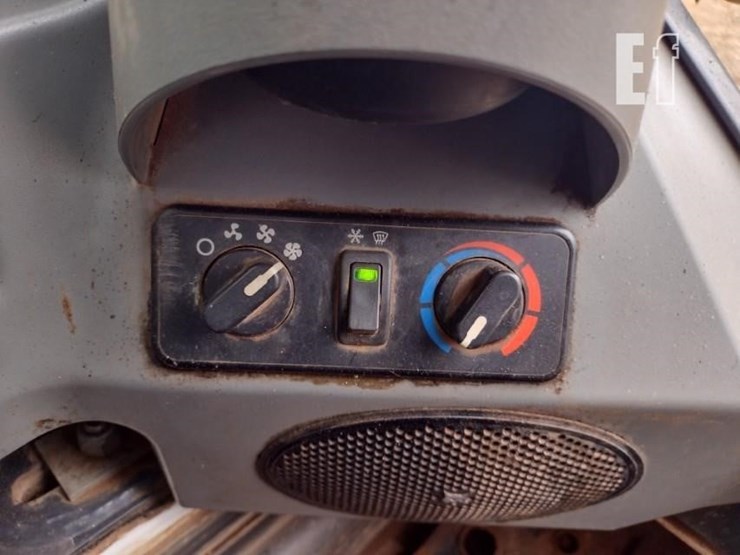 2020-bobcat-t595-image-11