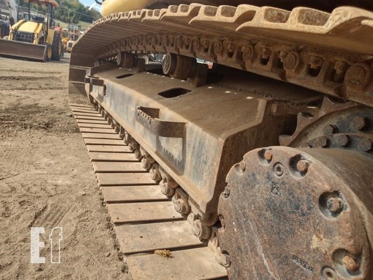 2013-deere-210g-lc-image-34