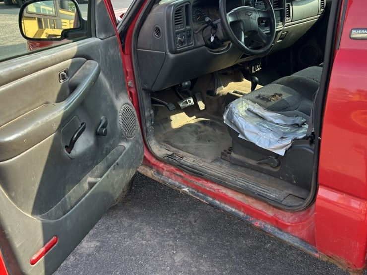 2003-chevrolet-2500hd-image-25