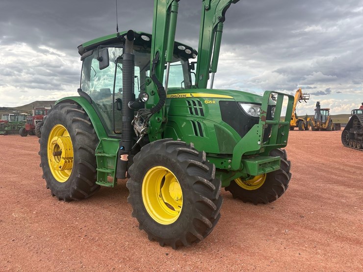 2012-john-deere-6125r-tractor-image-11