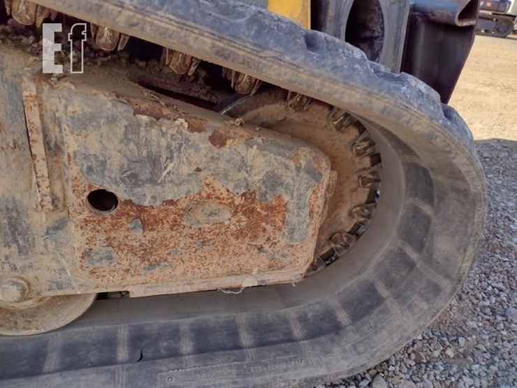 2015-new-holland-c232-image-23