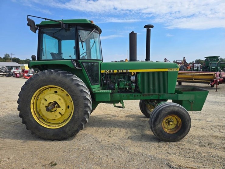 john-deere-4430-image-11