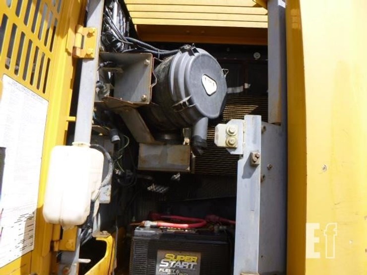 2011-deere-225d-lc-image-13
