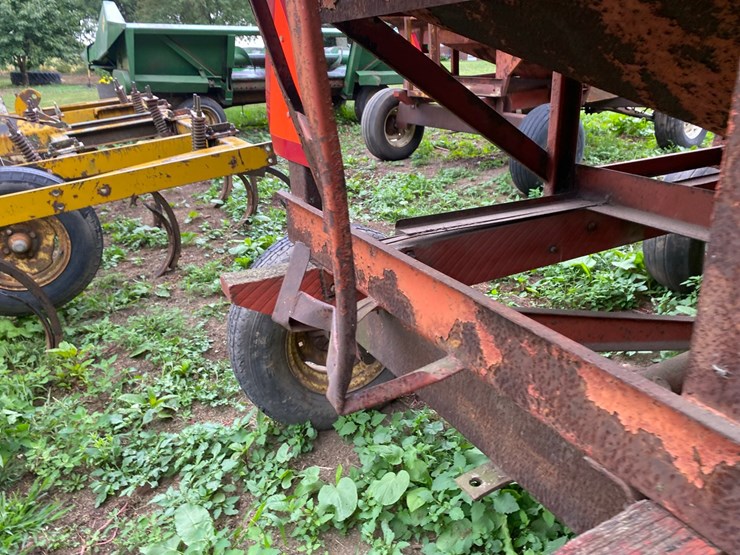 j-&-m-210-gravity-wagon-image-18