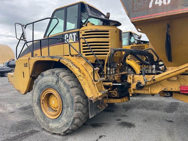 caterpillar-740-image-9