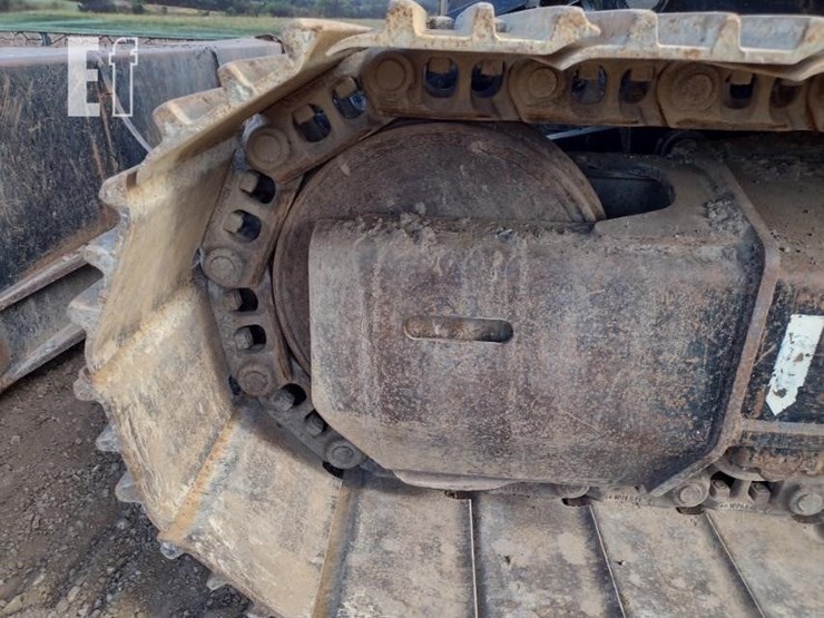 2010-deere-120d-image-30