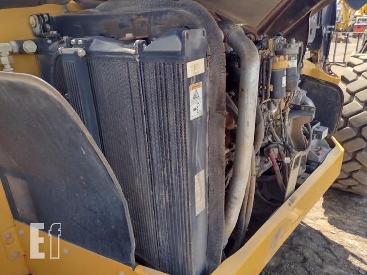 2017-caterpillar-tl1055d-image-27