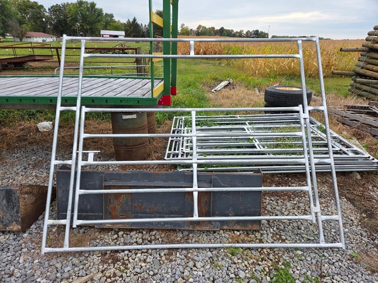 (10)-10'-corral-gates-&-(2)-10'-framed-bow-gates-image-2
