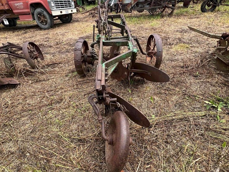 john-deere-2btm-pull-type-plow---15"---on-full-steel-image-3