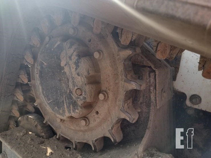 2019-bobcat-t740-image-31