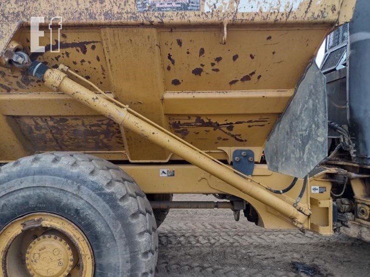 2005-deere-300d-image-39