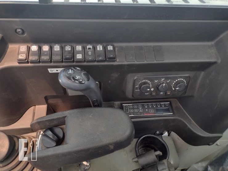 2022-takeuchi-tb290-image-10