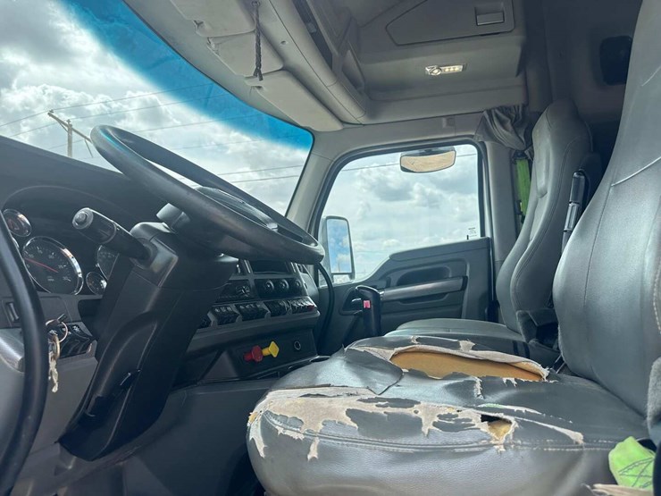 2018-kenworth-t880-image-11