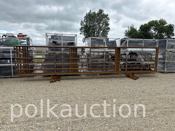 (5)-cattle-panels-w/-sorting-gate-(sold-x-$)-image-1