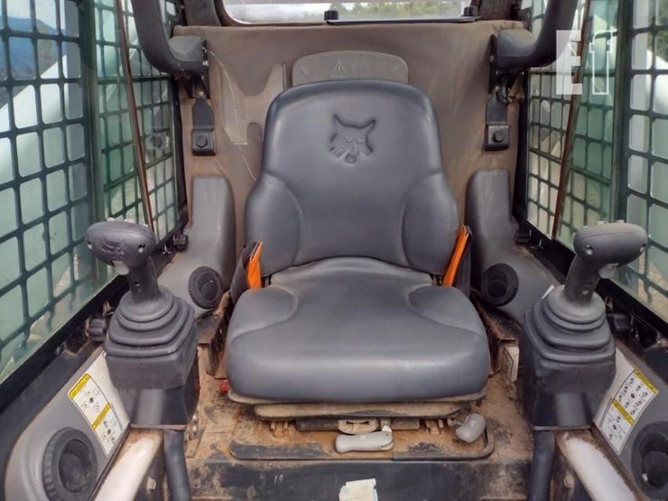 2007-bobcat-t300-image-12