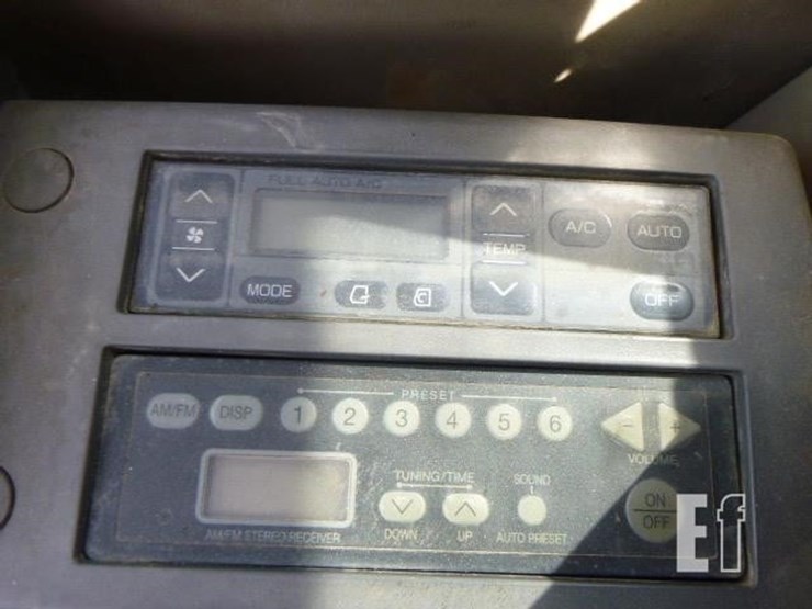 2011-deere-225d-lc-image-8