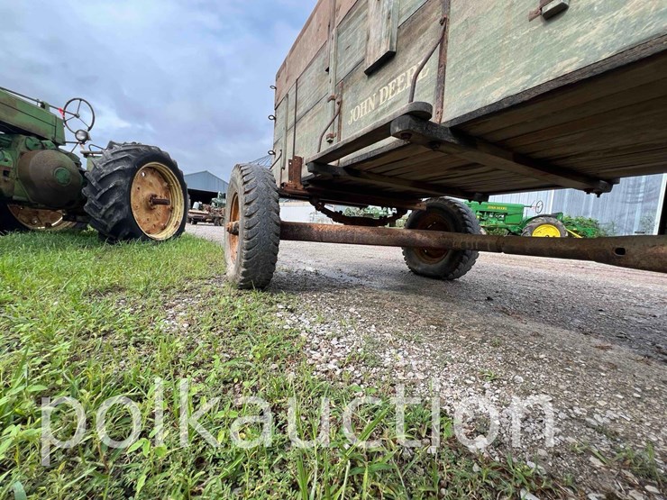 john-deere-wooden-sided-wagon-image-15