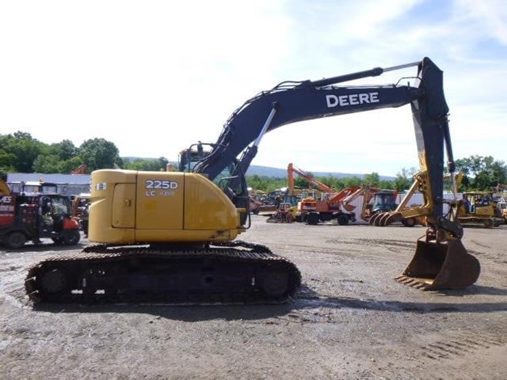 2011-deere-225d-lc-image-3