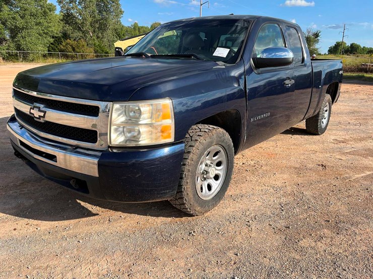 2010-chevrolet-silverado-1500-image-1