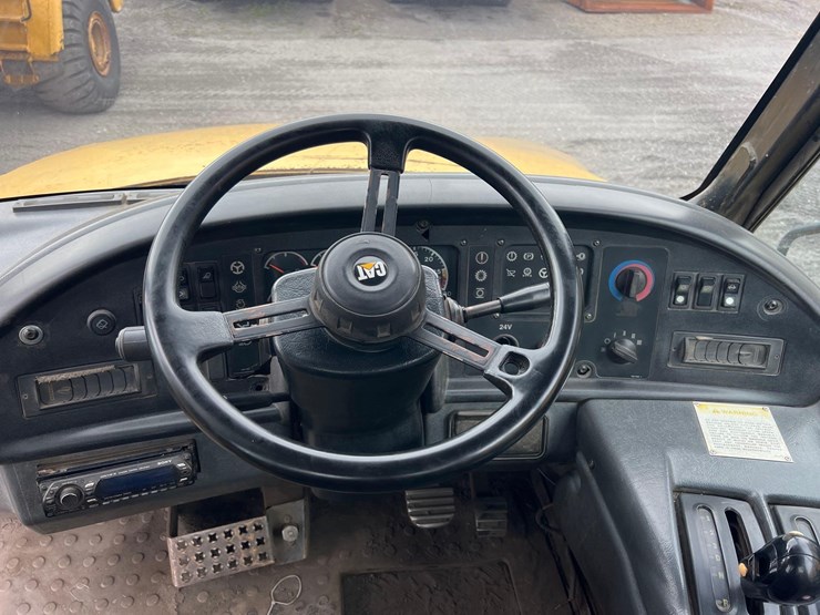 caterpillar-740-image-17