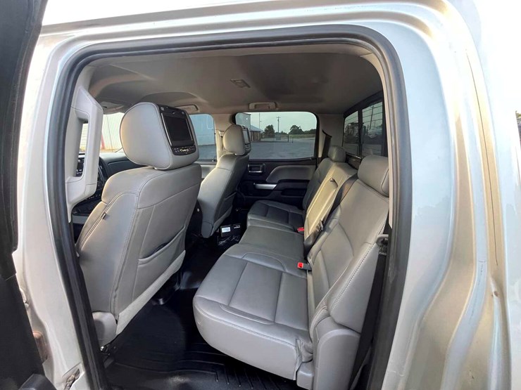 2018-chevrolet-silverado-2500hd-image-10