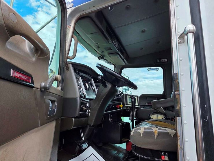 2015-kenworth-t800-image-22
