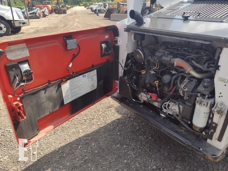 2022-bobcat-s740-image-26