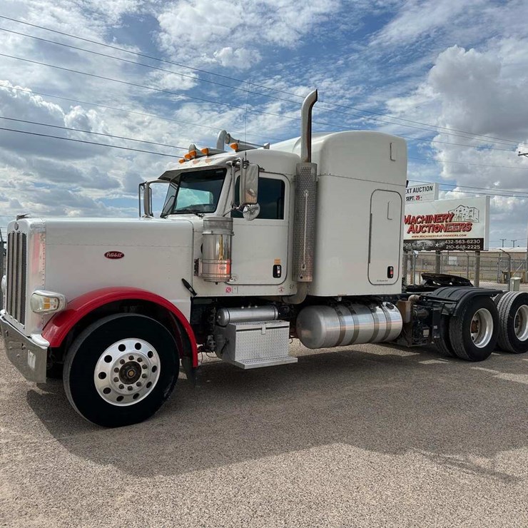 2015 PETERBILT 389