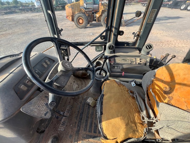 2004-deere-310sg-image-7