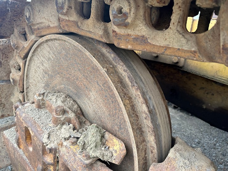 caterpillar-d6c-image-9