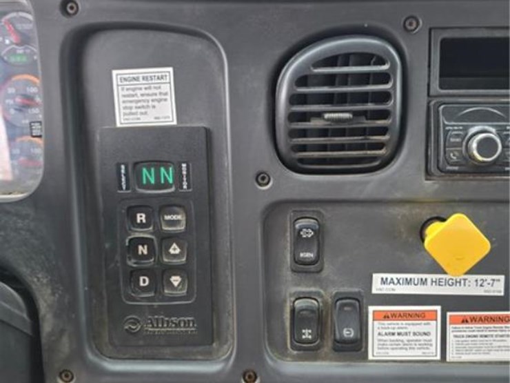 freightliner-114sd-image-59
